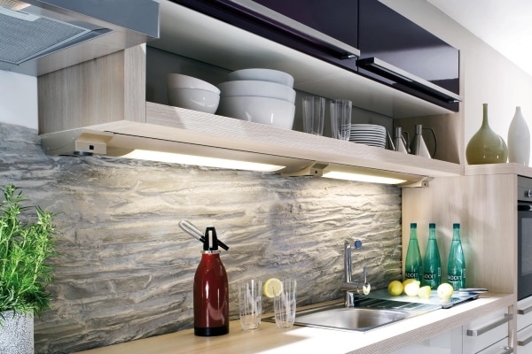 Особенности и установка кухонной подсветки под шкафы